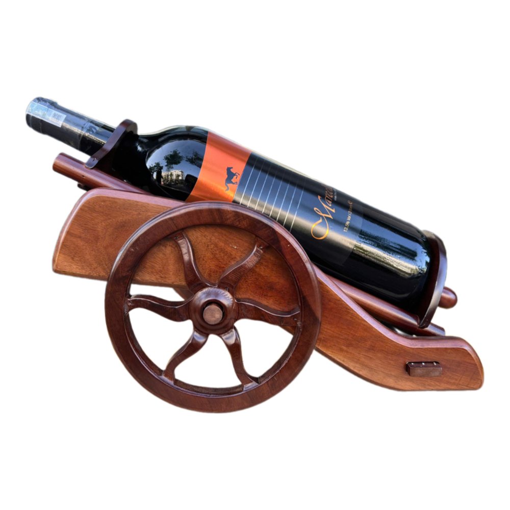 Chai vang Ý Marcello 1,5 lít trên giá đỡ pháo gỗ sồi